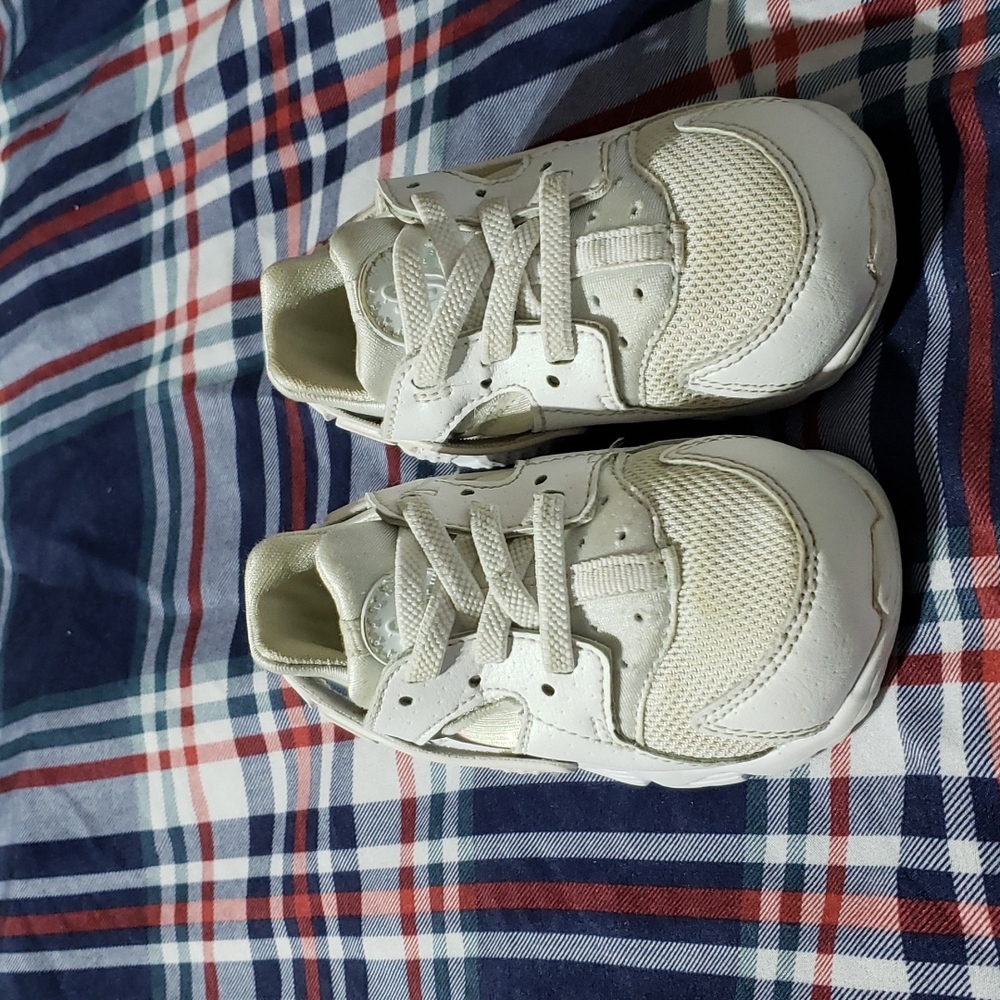 Nike air haurache baby shoes size 6c